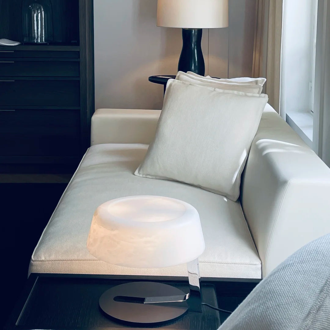 Luma Alabaster Table Lamp Glowryte