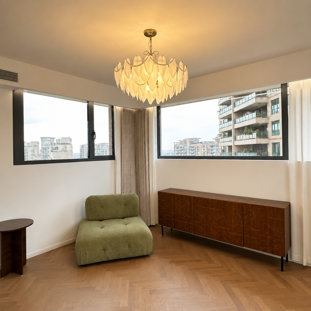 Plume Pearl Chandelier Glowryte