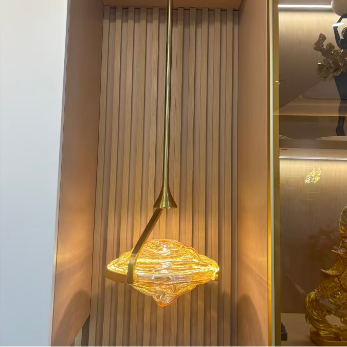 Sculptural Glass Pendant Light Glowryte