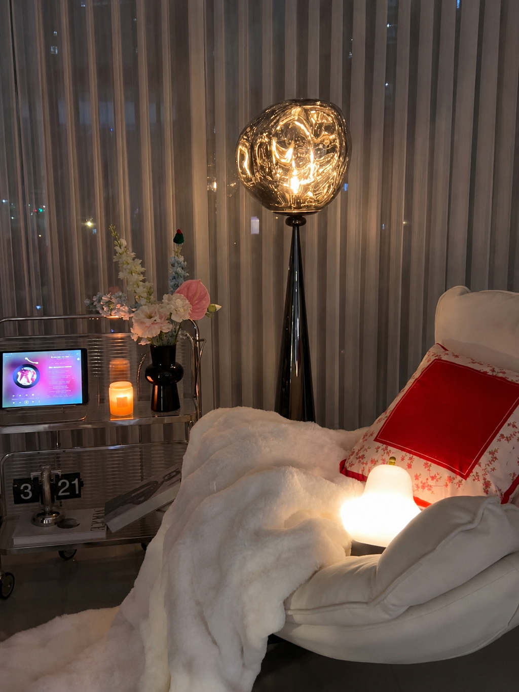 LAVA Melt Floor Lamp Glowryte