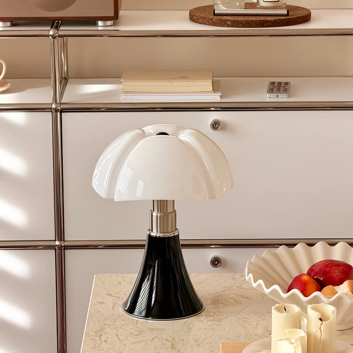 Bellina Scalloped Acrylic Table Lamp Glowryte