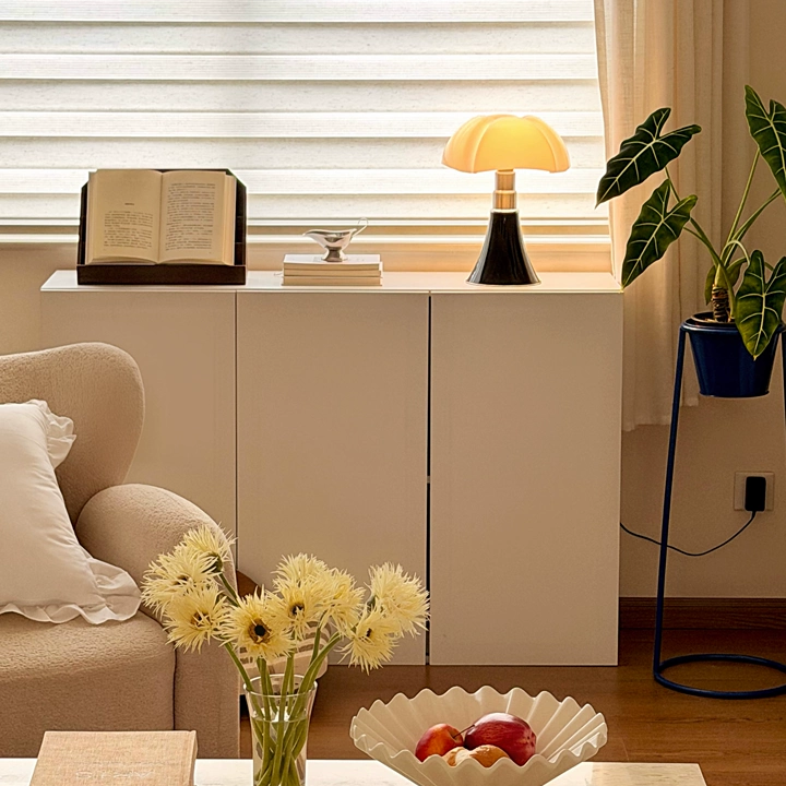Bellina Scalloped Acrylic Table Lamp Glowryte