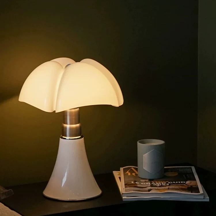 Bellina Scalloped Acrylic Table Lamp Glowryte