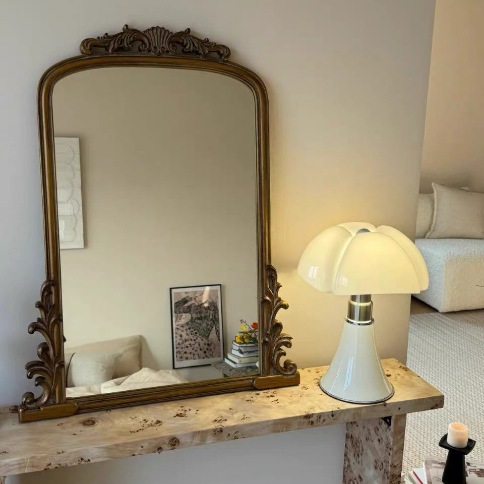 Bellina Scalloped Acrylic Table Lamp Glowryte