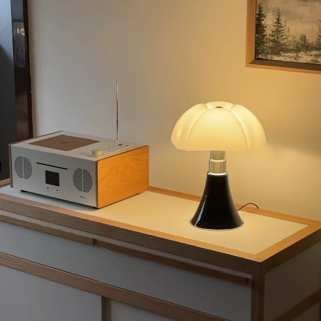 Bellina Scalloped Acrylic Table Lamp Glowryte