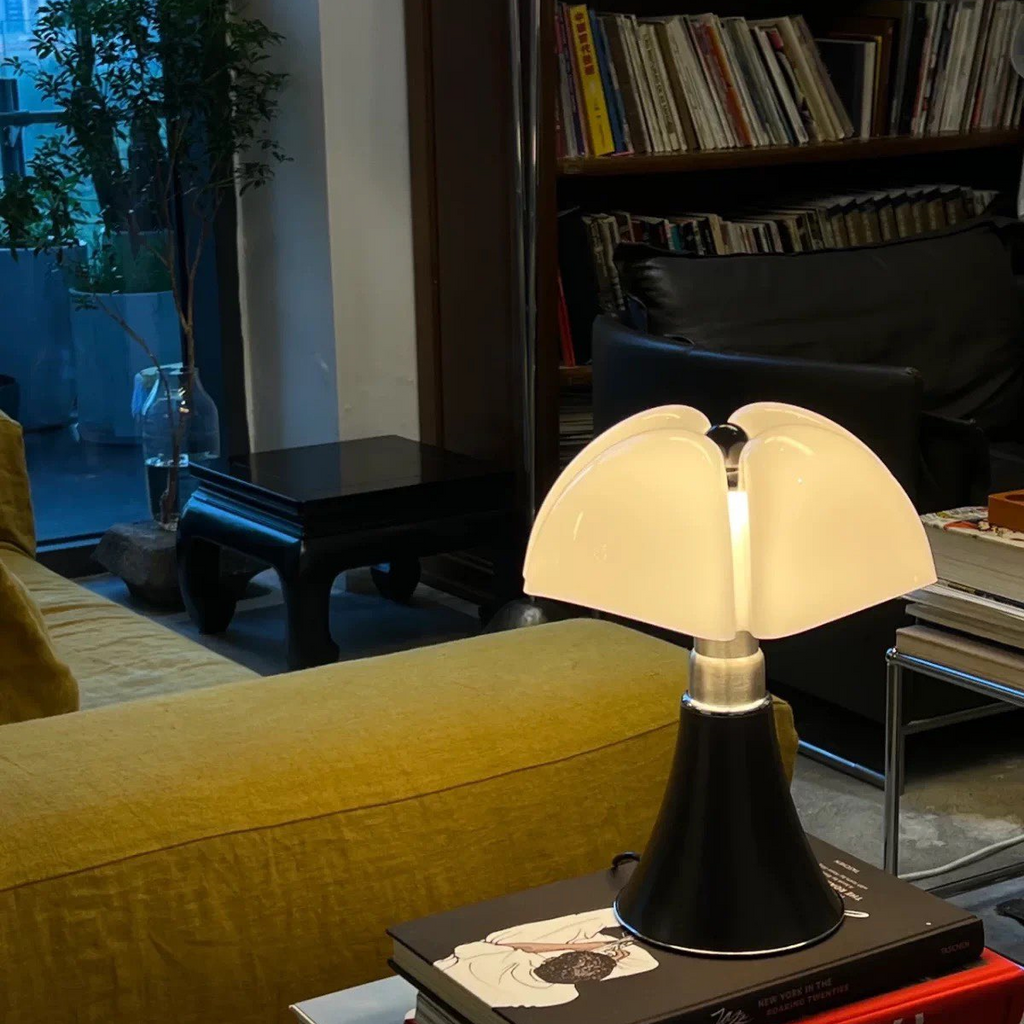 Bellina Scalloped Acrylic Table Lamp Glowryte