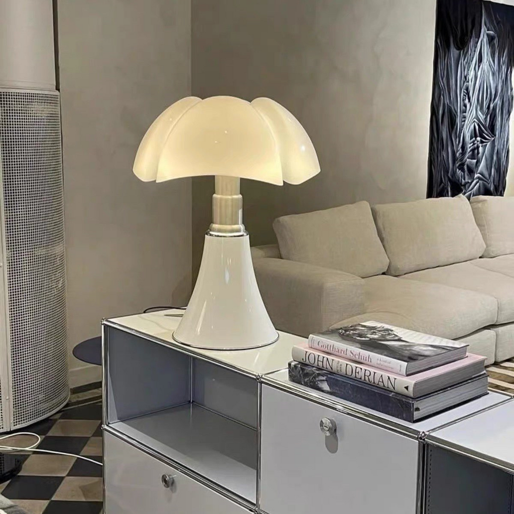 Bellina Scalloped Acrylic Table Lamp Glowryte