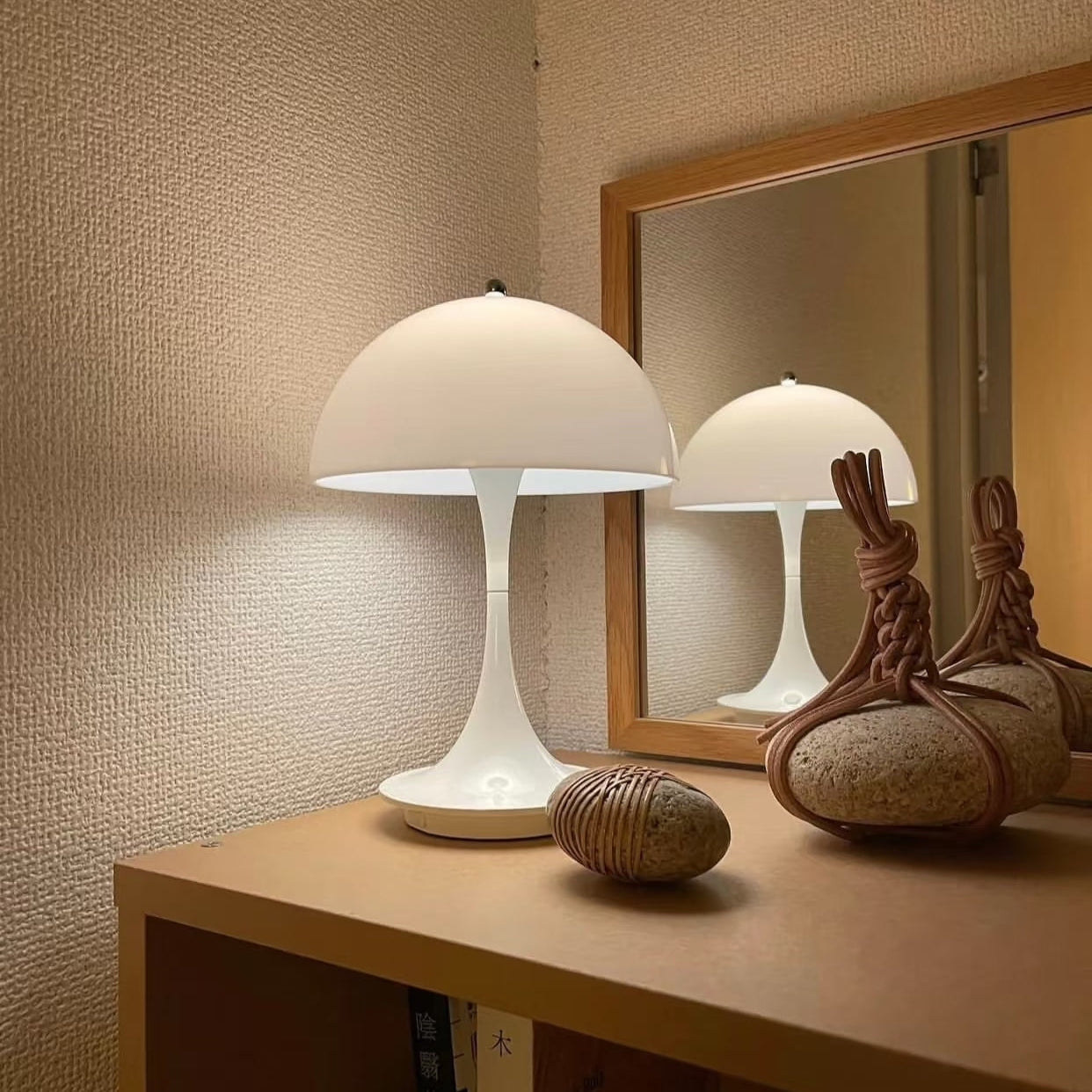 Panthella Mushroom Table Lamp Dia 6.3" × H 9.4" (Dia 16 × H 24 cm) White THOMSON
