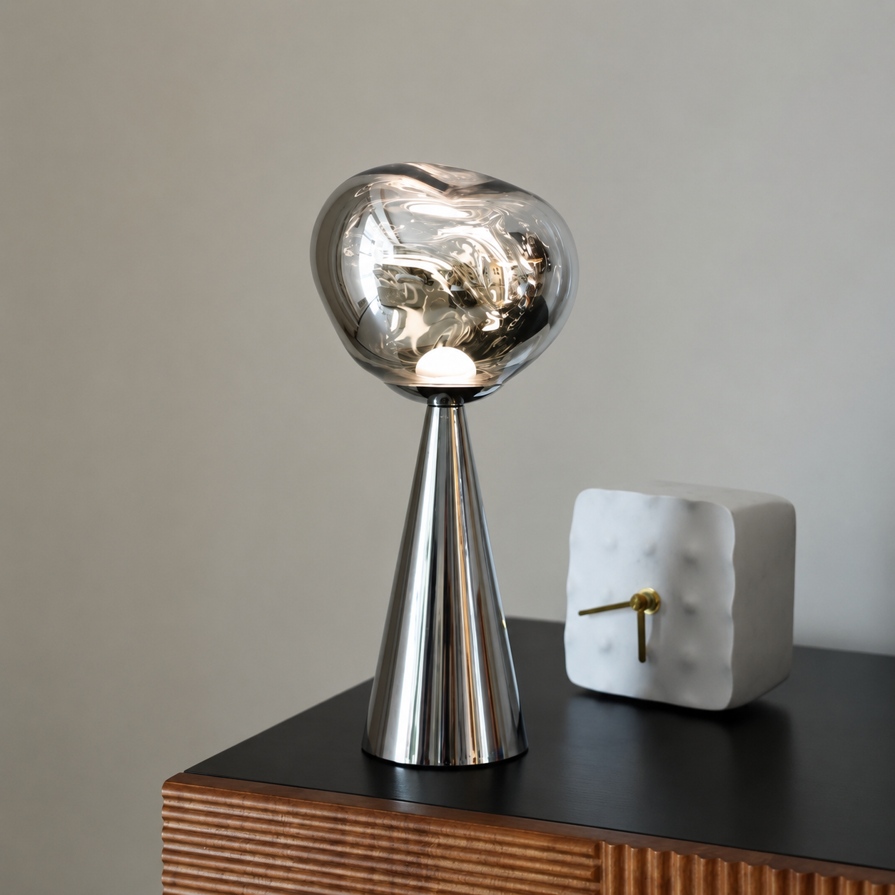 LAVA Cone Table Lamp Dia 5.9“ × H 11.2“ (Dia 15 × H 28.5 cm Silver Glowryte