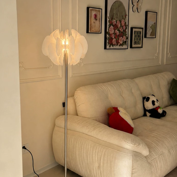 Dahlia Sculptural Ceramic Blossom Lamp Glowryte