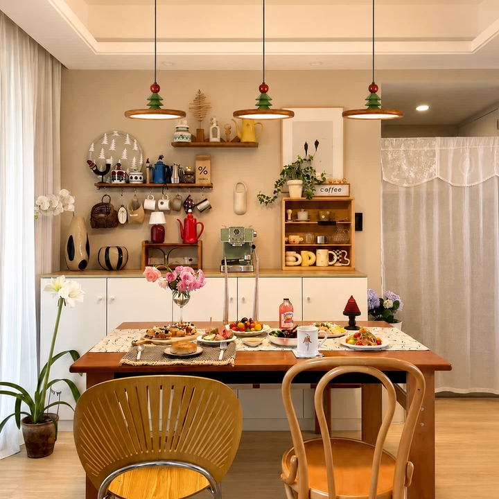 Noel Pine-Topped Disc Pendant Light Glowryte