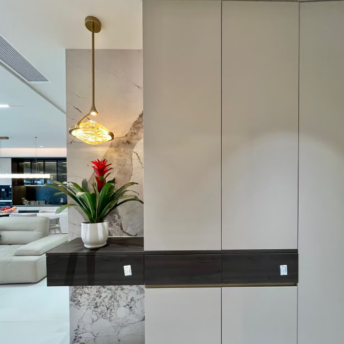 Sculptural Glass Pendant Light Glowryte