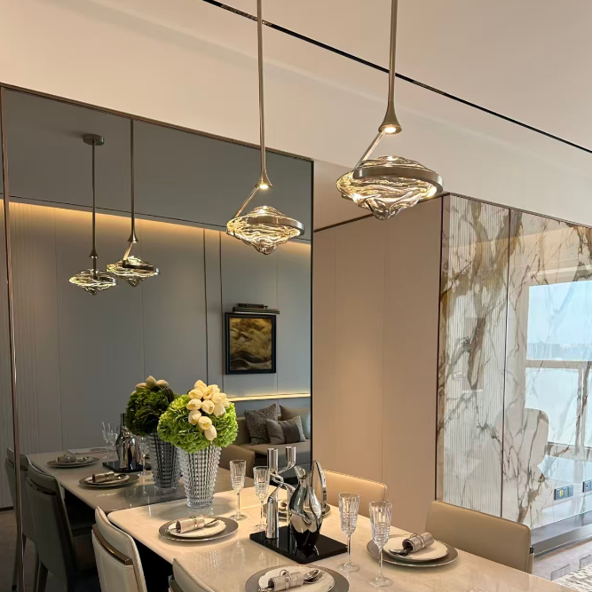Sculptural Glass Pendant Light Glowryte