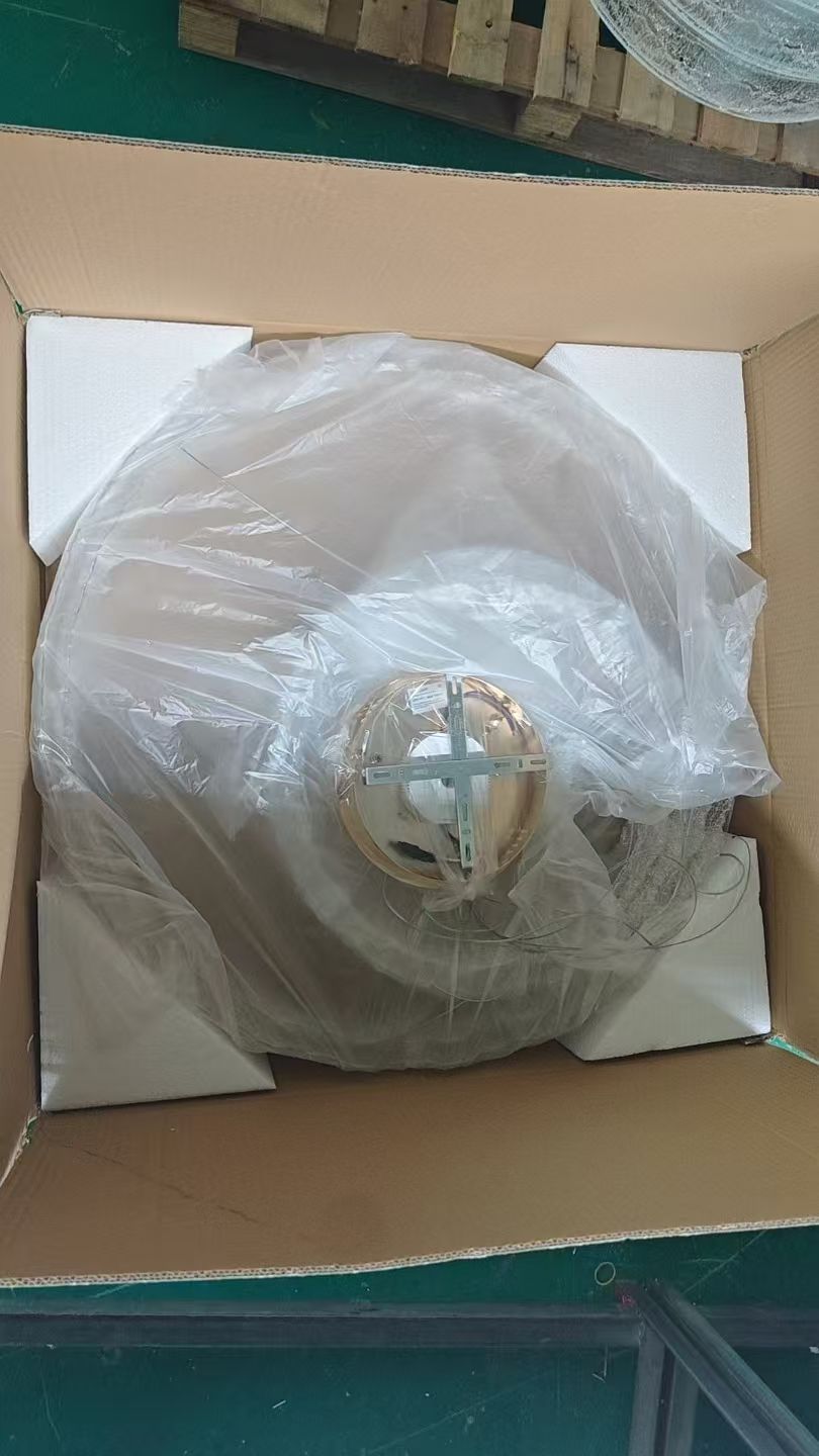 Ring light protected with wrapping and foam inside a carton